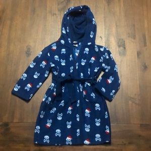 GAP VGUC skulls with Santa hats boy’s bathrobe